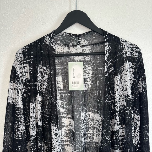 Keren Hart Black & White Patterned Lightweight Cardigan – Size 1X NWT - Picture 2 of 7